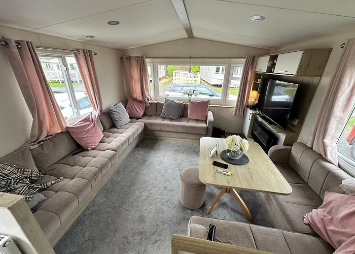 Meadows Luxury Hot Tub Breaks @ Tattershall