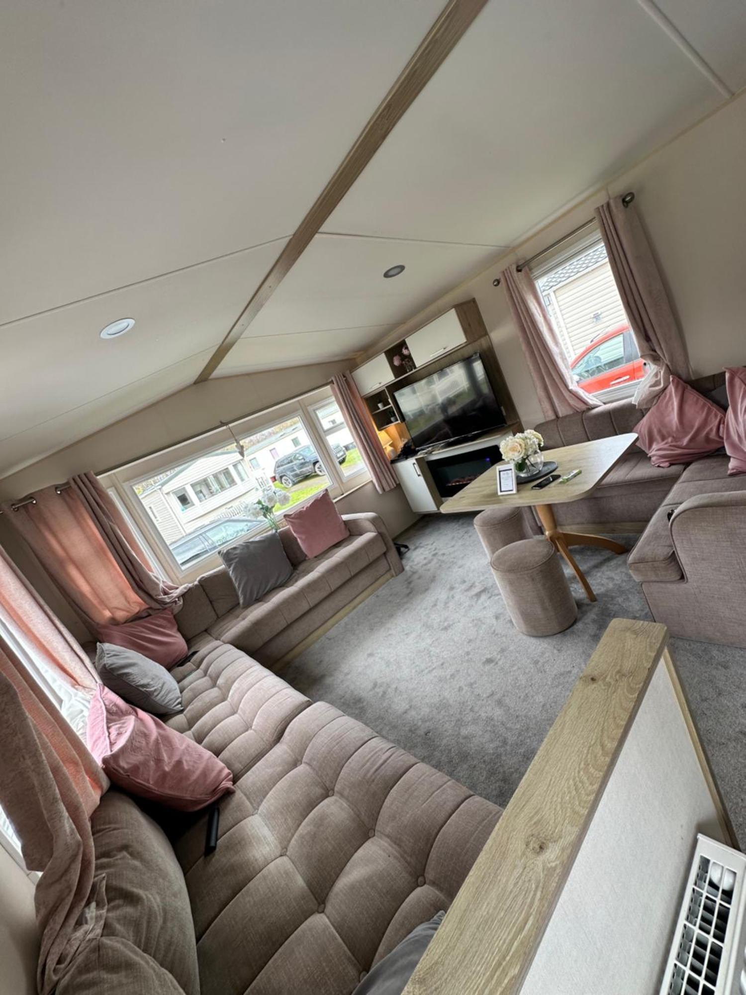 Meadows Luxury Hot Tub Breaks @ Holiday home *